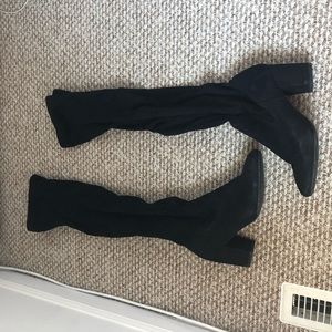 Beautiful black suede knee high boots🤩🤩